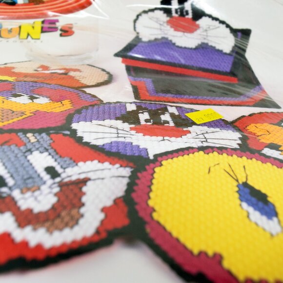 Looney Tunes Leisure Arts 51503 Needlepoint Kit Coasters & Box DIY VTG 1997 NOS - Picture 3 of 13
